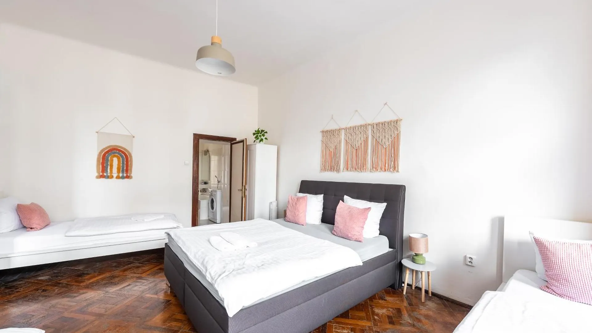 Tesnov Residence Apartments Prag 2*,
