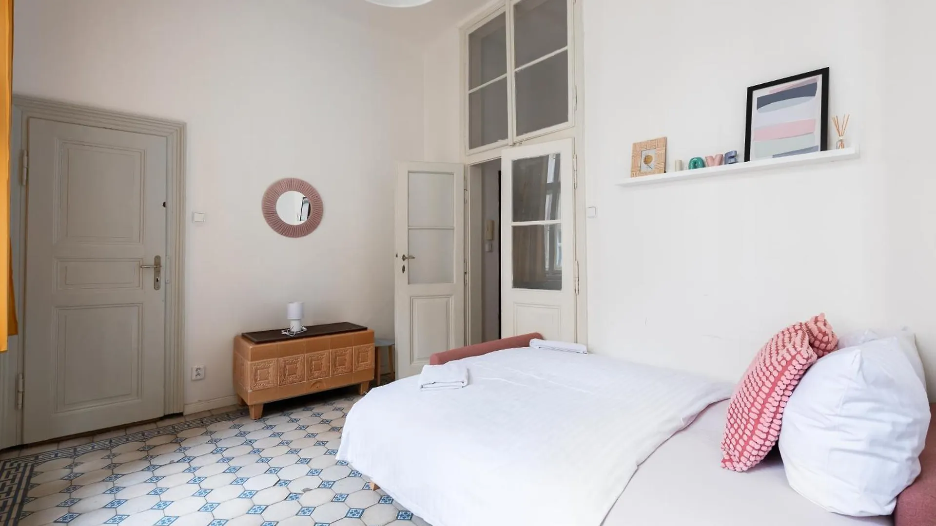 Tesnov Residence Apartments Prag 2*,